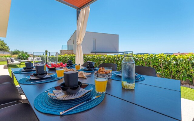 Awesome Home in Tribunj With Wifi and 4 Bedrooms