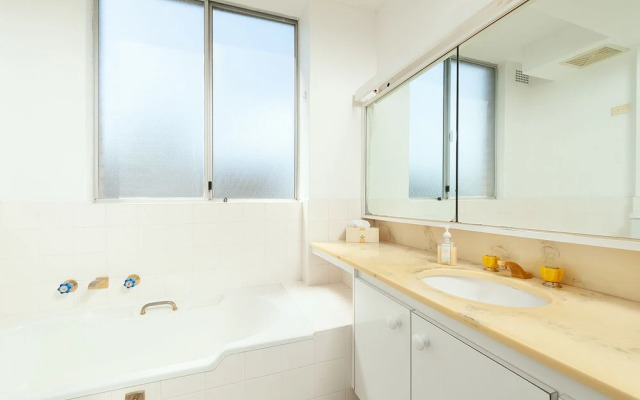 Bondi Apt for 4 Panoramic Ocean
