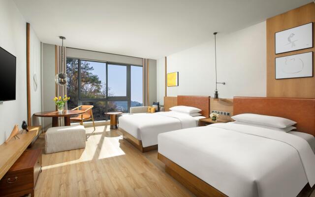 voco Thousand Island Lake by IHG