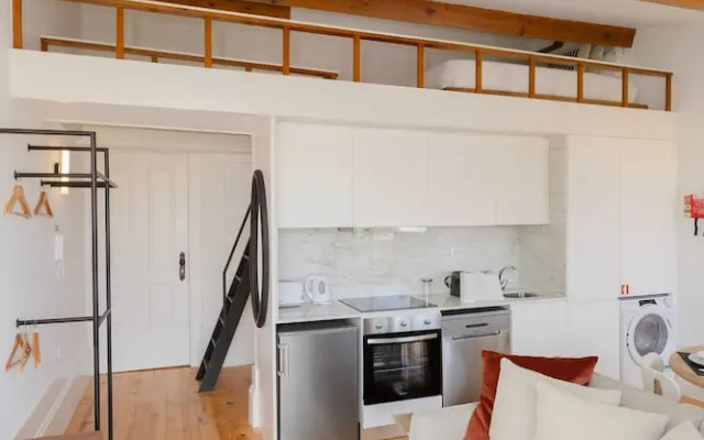 Liiiving in Porto - Mezzanine Delight Apartment