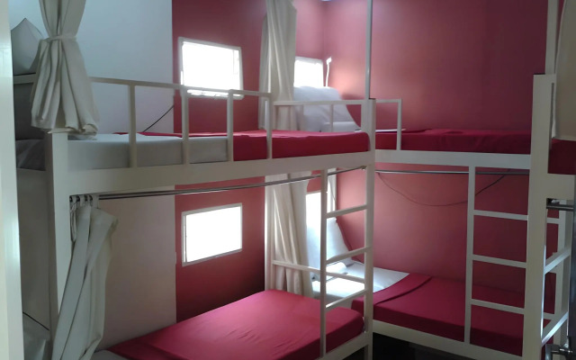 Crossroads Hostel Manila