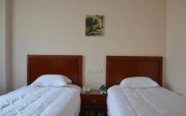 GreenTree Jiangdu Longcheng Express Hotel