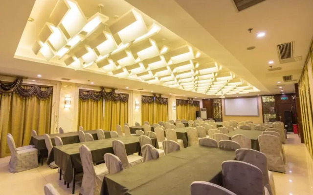 Metropolo Jinjiang Hotels (Xuzhou Railway Station, Suning Plaza, Chudu)