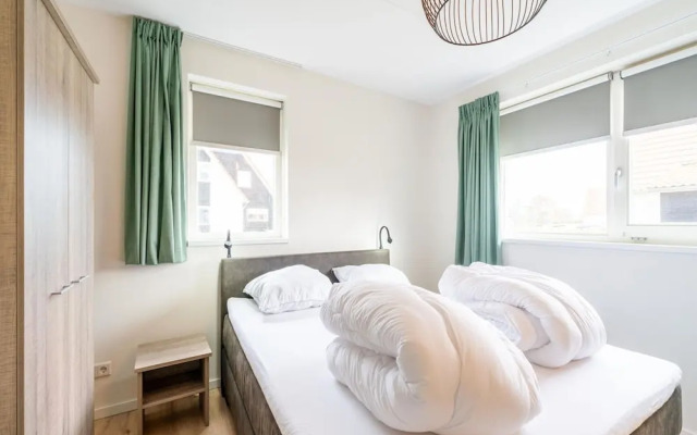 Cozy Retreat With Parking and Charging