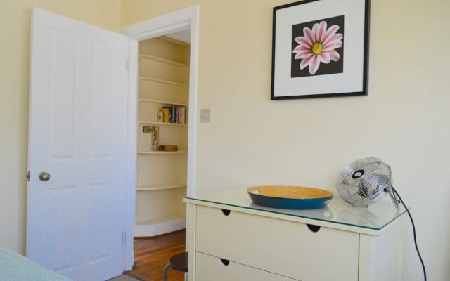 Lovely Top Floor Flat in Leafy Fulham