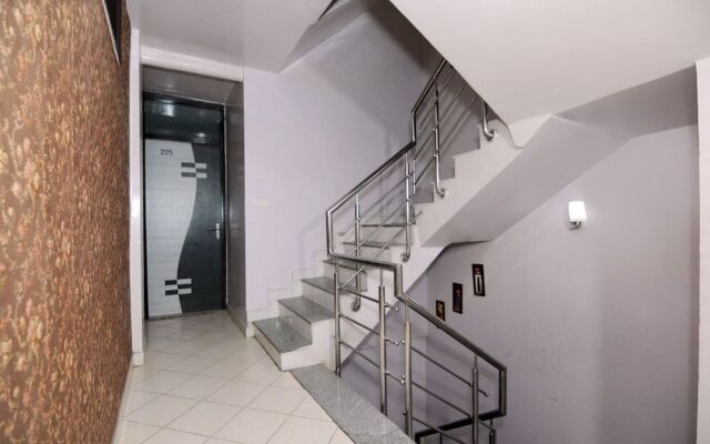 OYO 2041 Hotel Silver Land