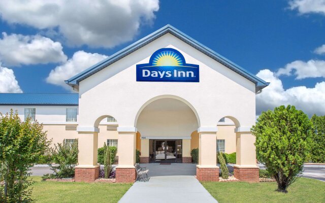 Days Inn by Wyndham Lincoln