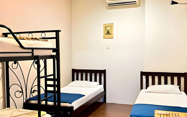 The Explorers Guesthouse and Hostel – Guest Rooms – Kuala Lumpur