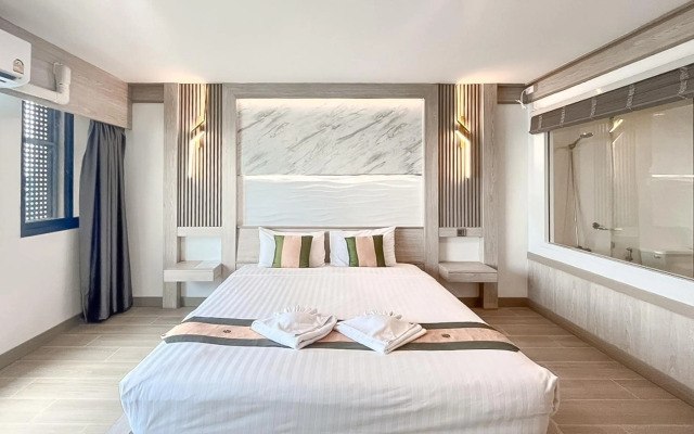 Ruean Phae Royal Park Hotel