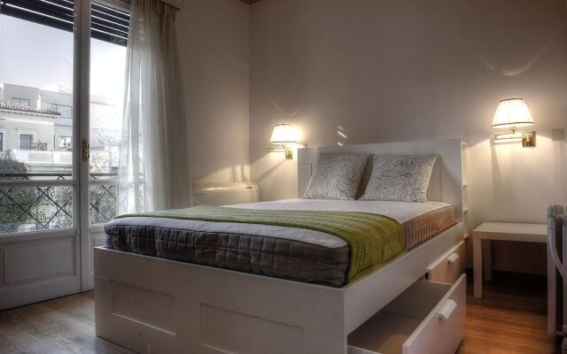 DL-Hospitality@Adrianou 7