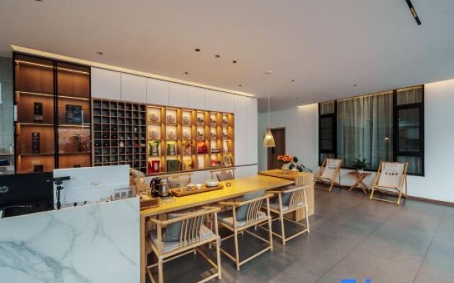 Yishanyihai Designer B&B (Dali Ancient Town)