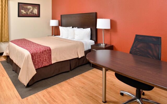 Red Roof Inn & Suites Columbus - West Broad