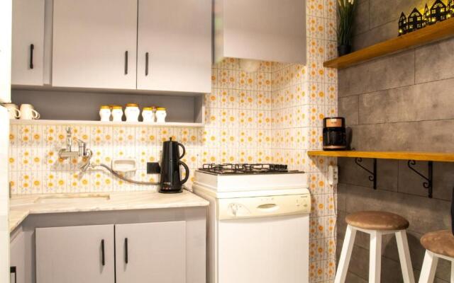 Gorgeous Flat With Balcony in Izmir Konak