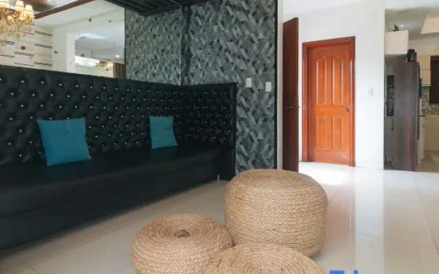 RedDoorz Hostel @ St. Paul Village LapuLapu - Vaccinated Staff