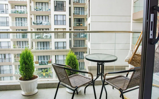 Moonlight Manor by Edmor Suites.