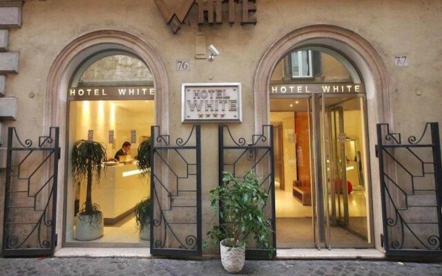 Hotel White