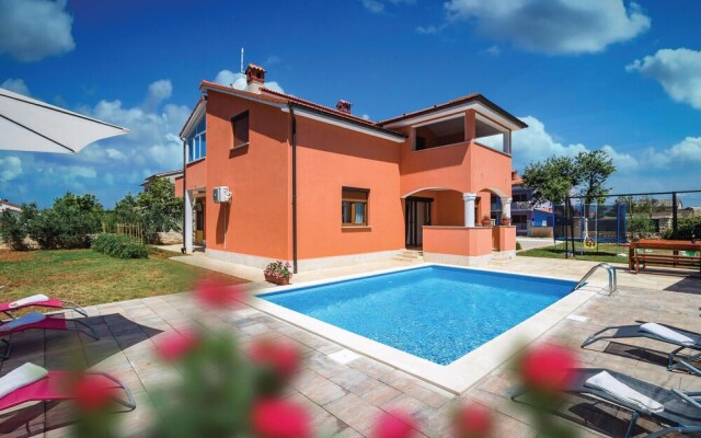 Amazing Home in Liznjan With Wifi and 3 Bedrooms