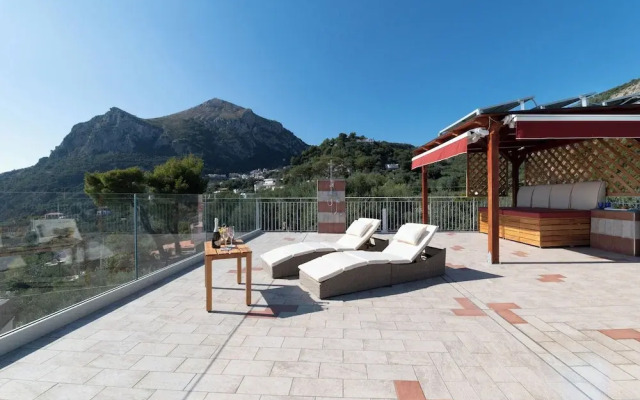 MAIN Roof Terrace Apartment