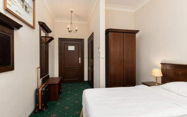 Royal Hotel