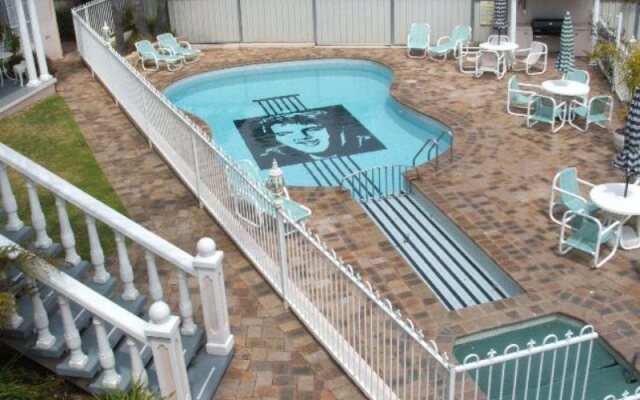 'Gracelands' Unit Six