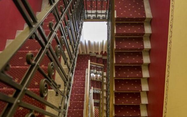 Lancaster Hotel