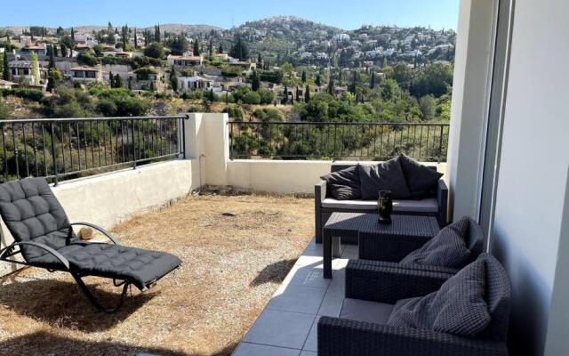 2 bed apt mountains and costal views with pool