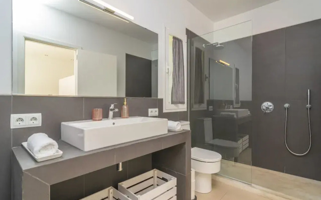 Carritx With 4 Bedrooms and 4 Bathrooms