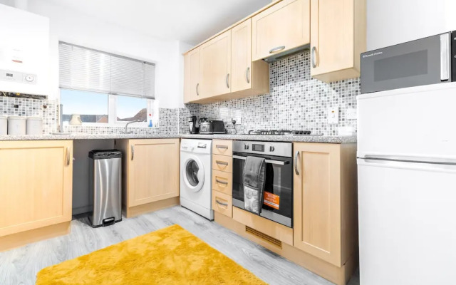 Stunning 2-bed Apartment in Tipton Sleeps 3