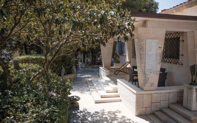 Villa Nada - Unique and Artistic