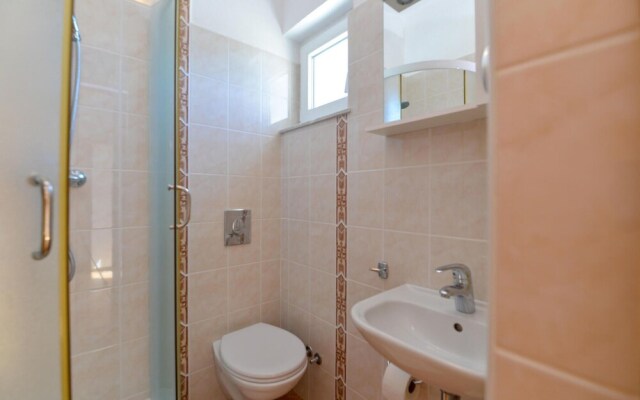 Nice Apartment in Starigrad Paklenica With Wifi