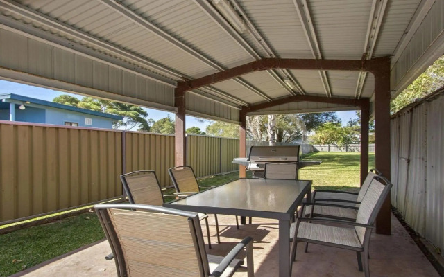 Dolphin Breeze - fully fenced and pet friendly