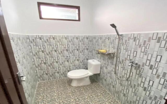 SPOT ON 91616 Kharisma Guest House