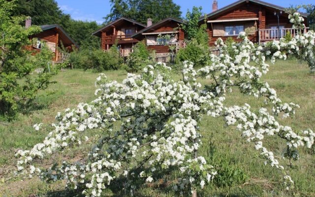 Sfendamos Wood Village