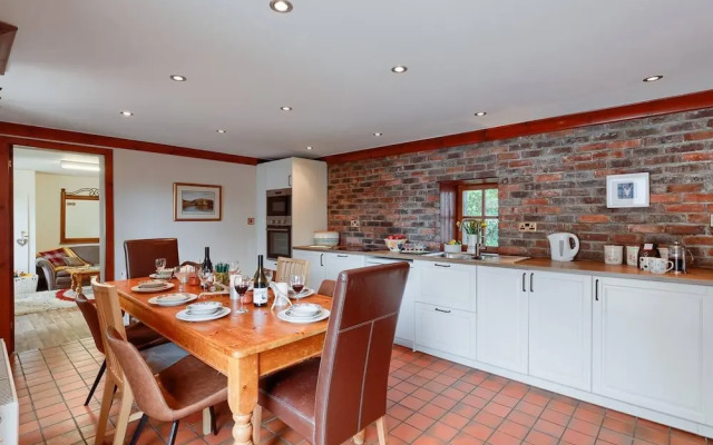 Spacious Characterful House W/views & Large Garden