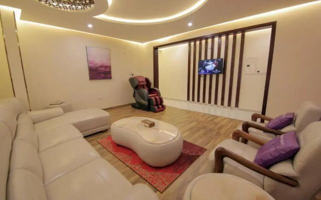 Golden Night Hotel