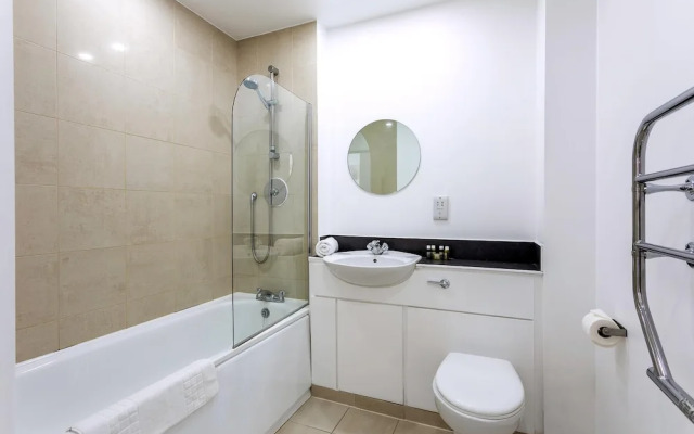 RAI - Modern Tower Hill Penthouse