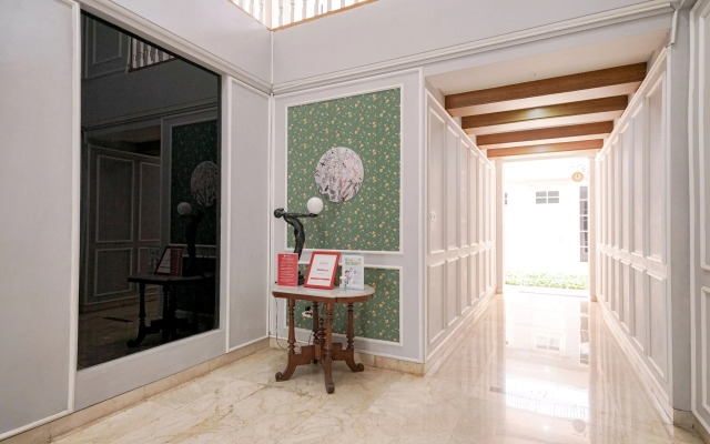 RedDoorz Premium near RS Pondok Indah