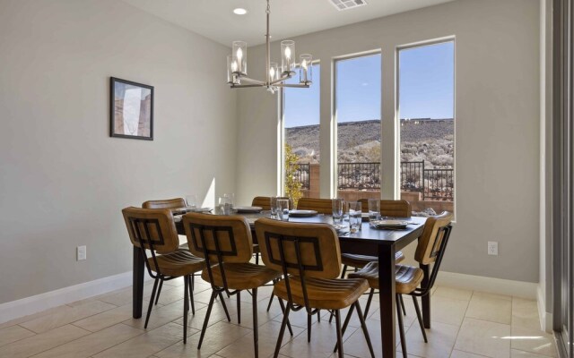 Red Desert Retreat 5 Bedroom Home