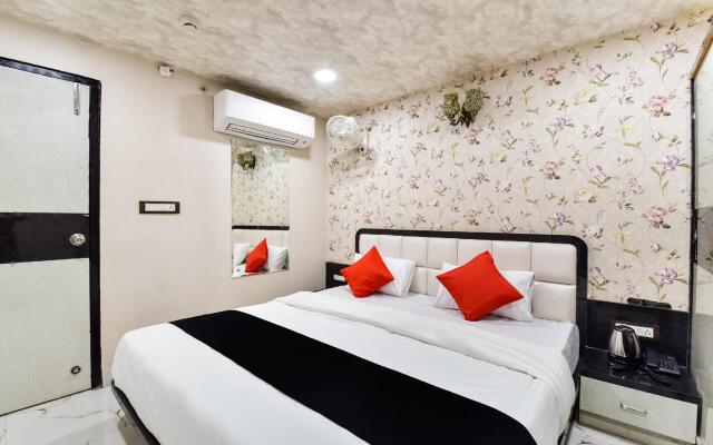 Queens Hub Hotel by OYO Rooms
