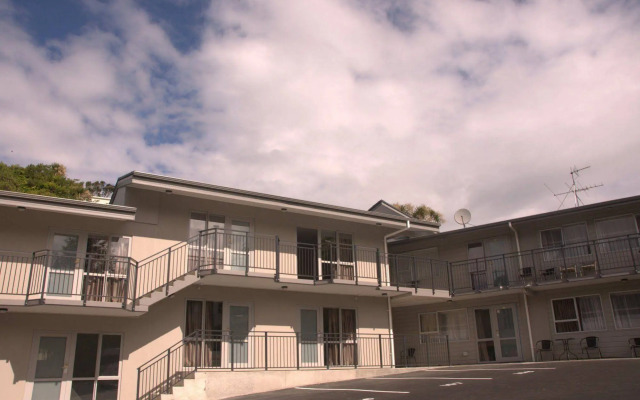 Newlands Court Motel