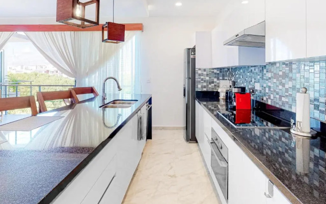 Eight VIP Beach Condo 301