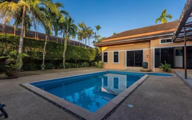 Tim buktu 4BR Jacuzzi WalkVillaMarket170