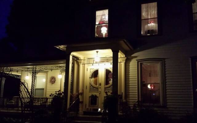 Bellinger Rose Bed & Breakfast