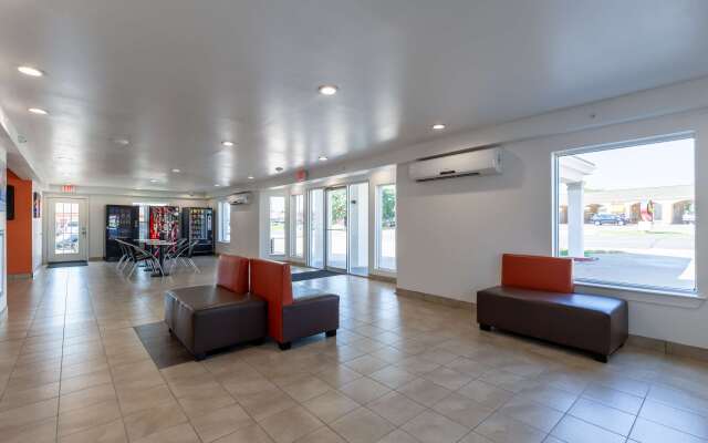 Motel 6 Bryan, TX - University Area