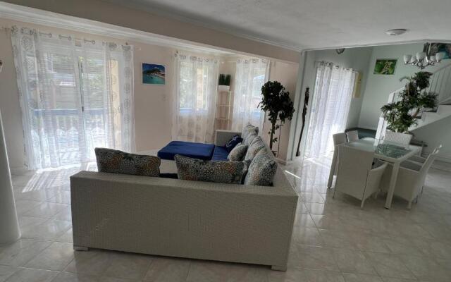 Spacieux Duplex de 3 chambres à Gd Case