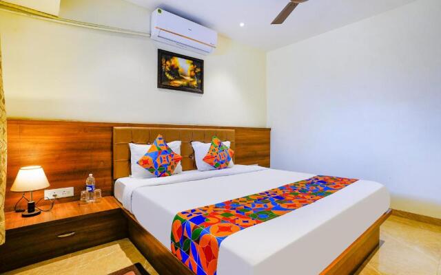 Townhouse OAK Hotel Chaitanya Executive