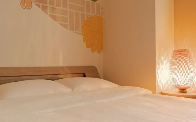V Boutique House