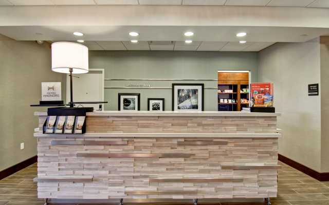 Hampton Inn & Suites Detroit/Troy