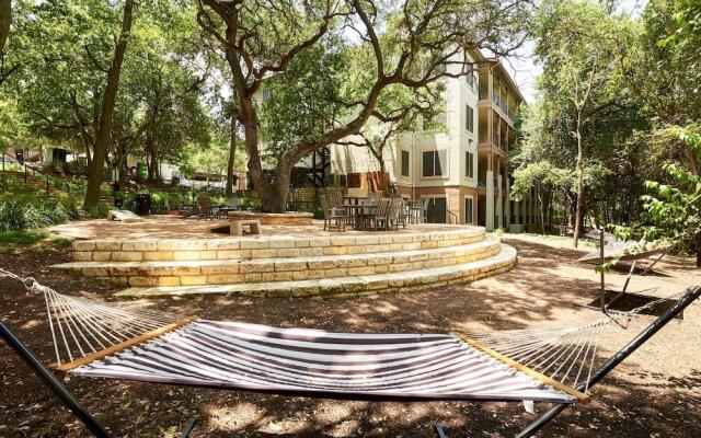 Artsy South Congress Suites by Sonder
