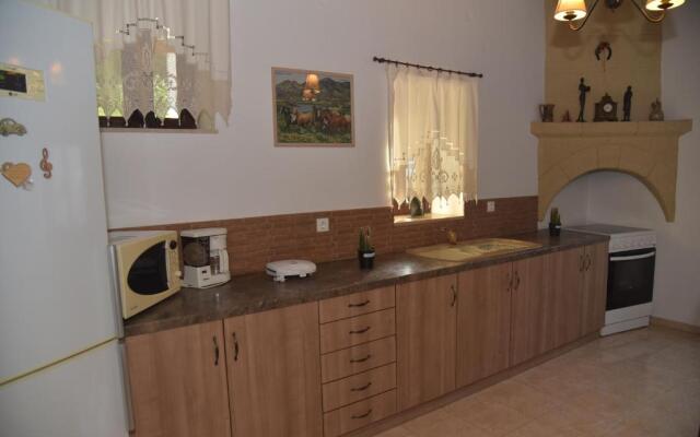 KAMARA traditional house
